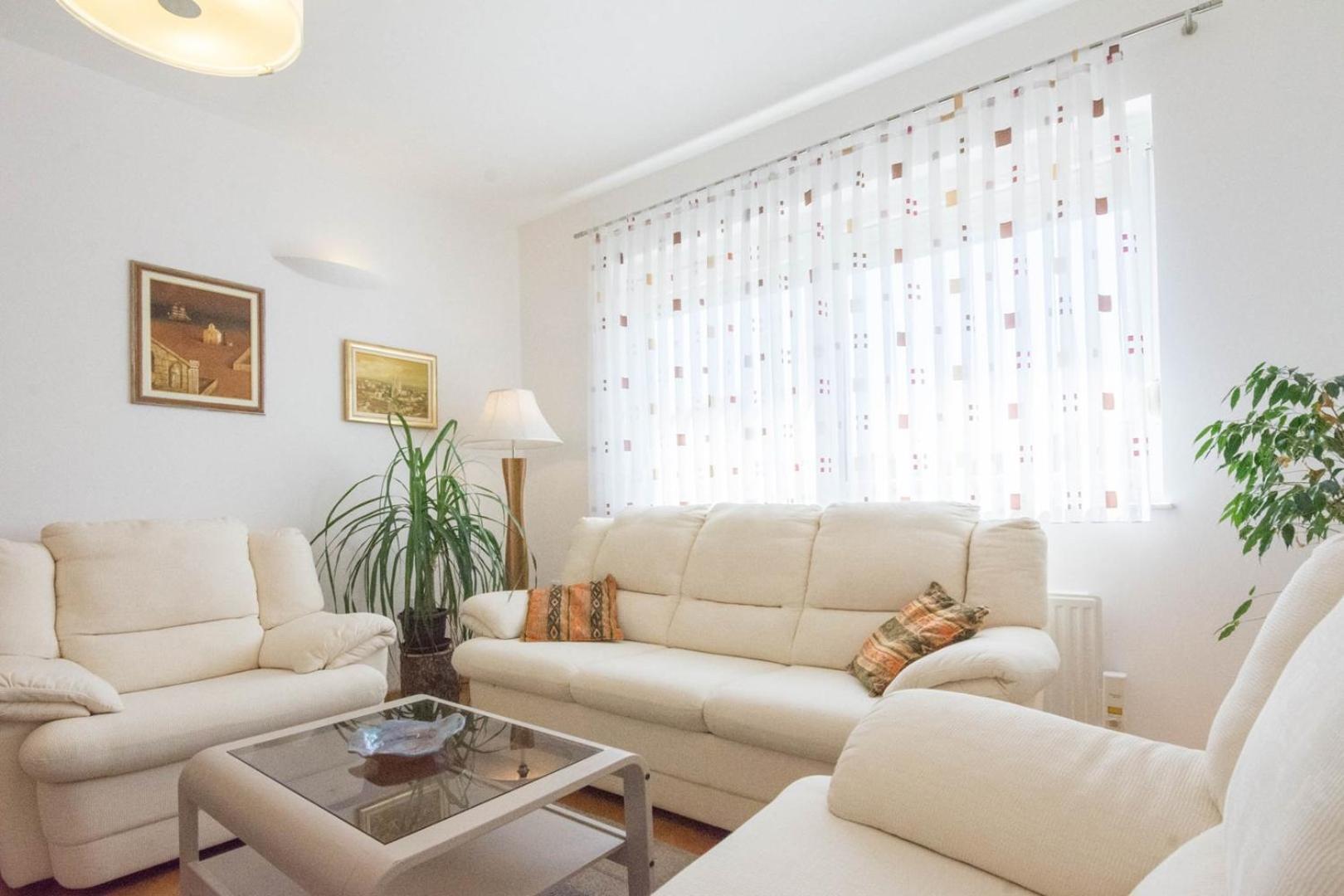 Spacious Apartment On A Great Location -Apartment Kuhta Biograd Na Moru Buitenkant foto